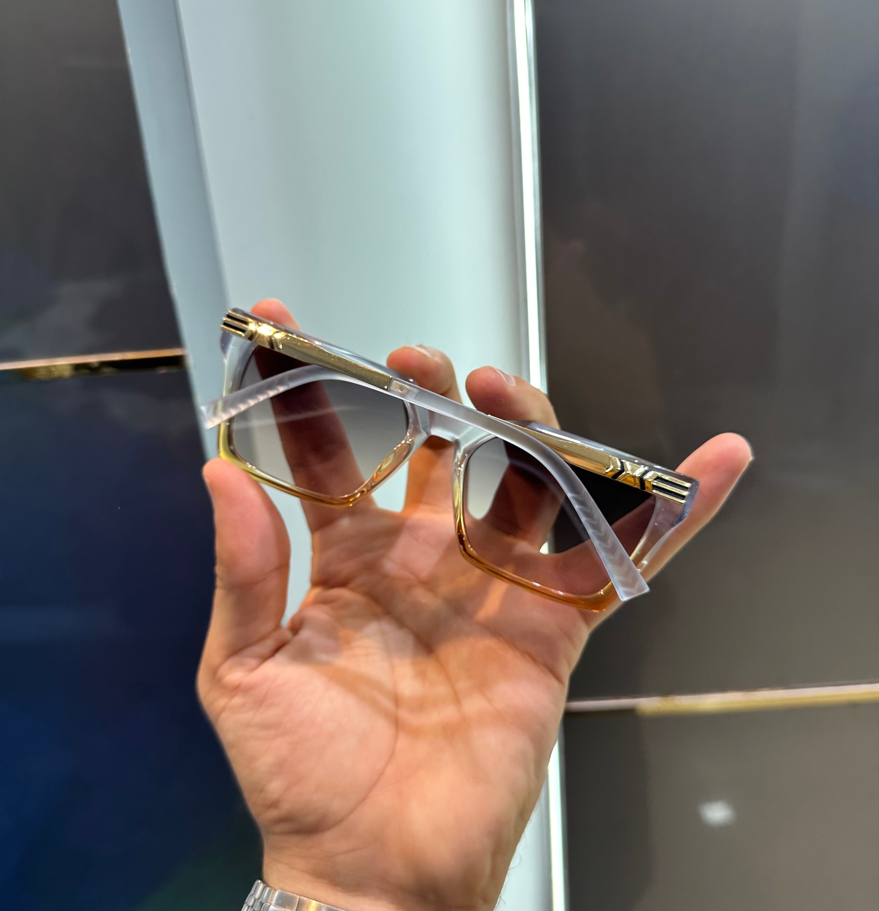 Marc Jacobs Grey Gold 6008 Ultimate Luxury Shade With Original Packaging