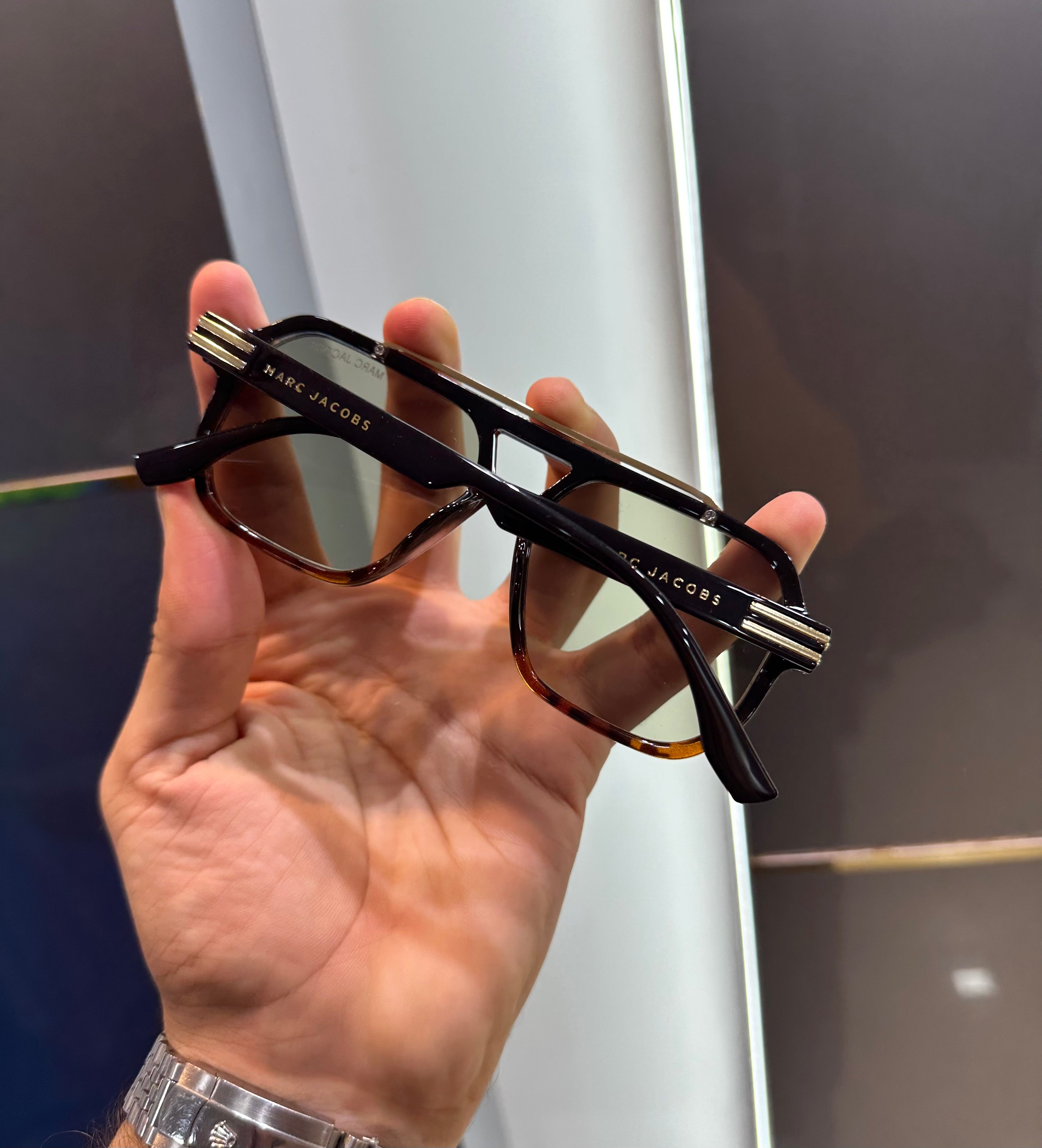 Marc Jacobs Bridge 753 Ultimate Luxury Shade With Original Packaging