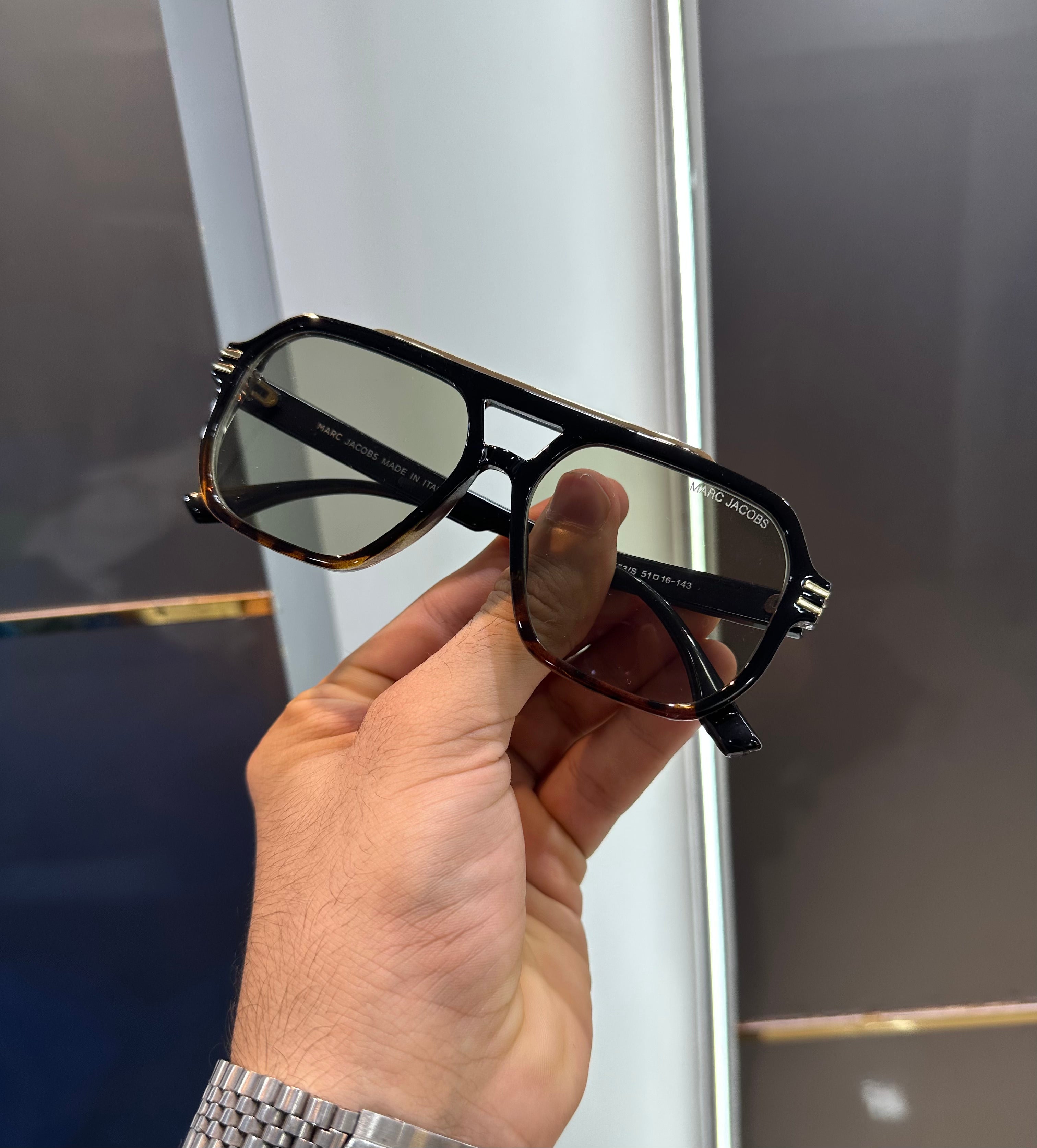 Marc Jacobs Bridge 753 Ultimate Luxury Shade With Original Packaging