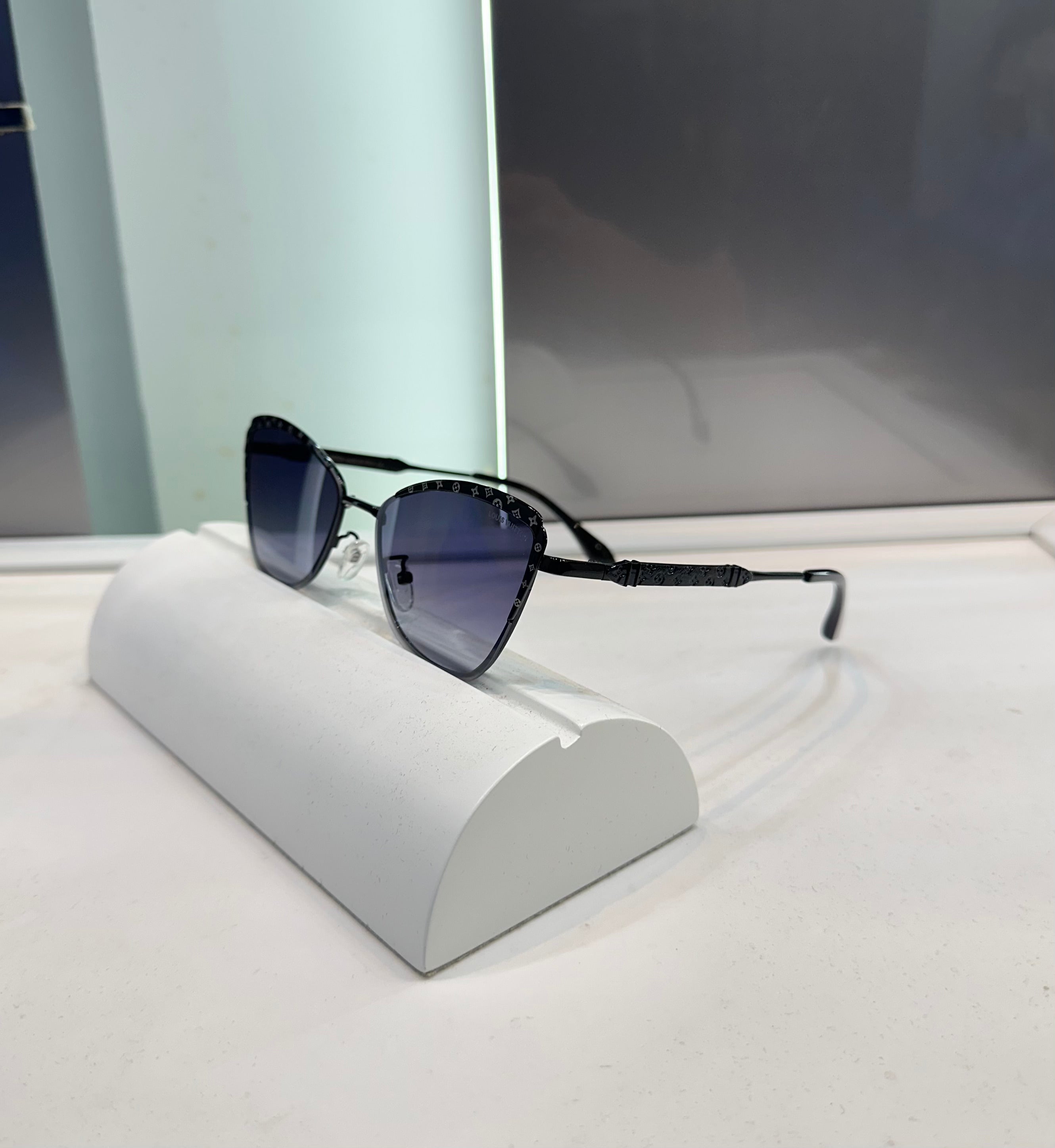 Louis Vuitton 3532 Ultimate Luxury Shade With Original Packaging