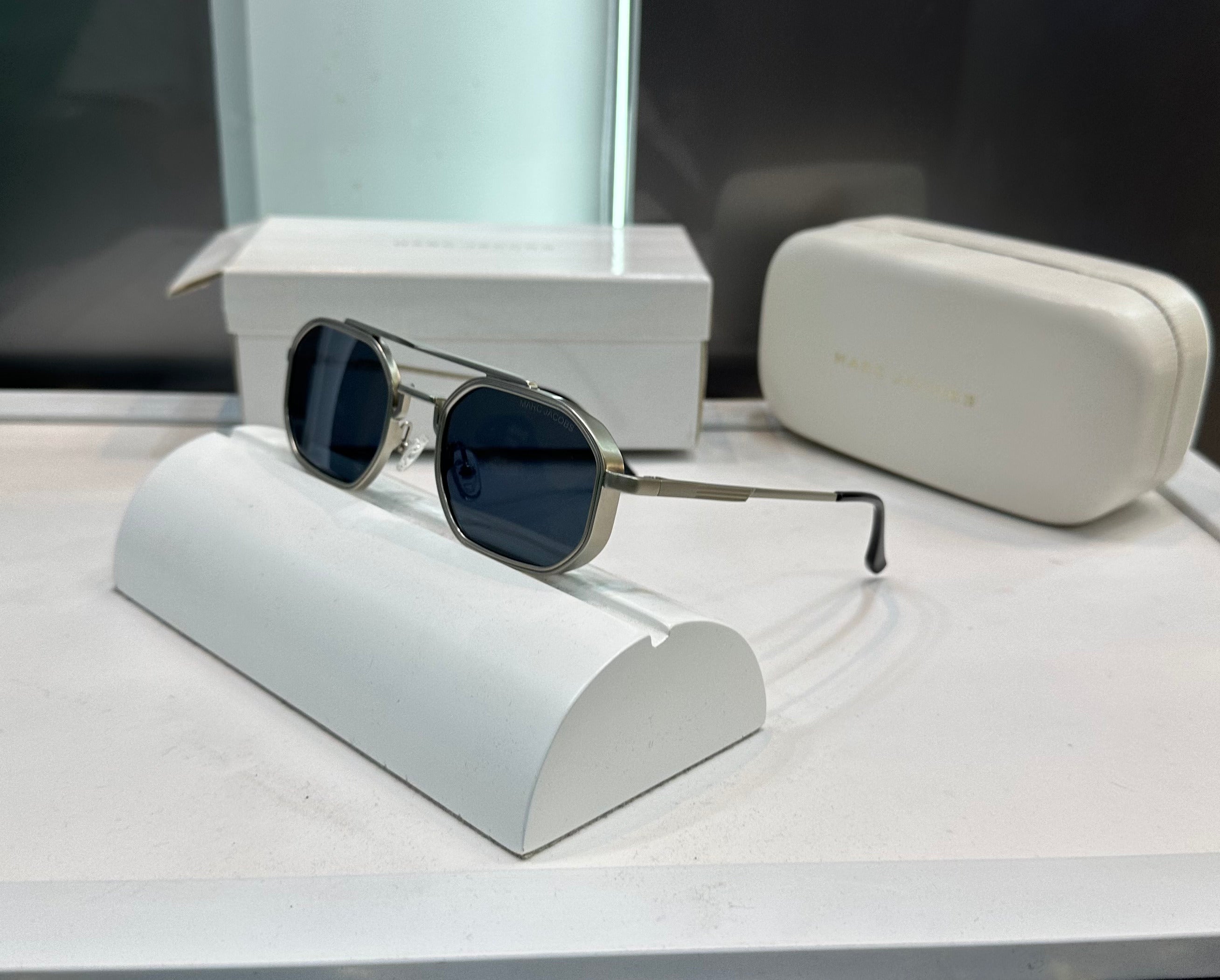 Mar c Jacob s 8290 Silver Ultimate Luxury Shade With Original Packaging