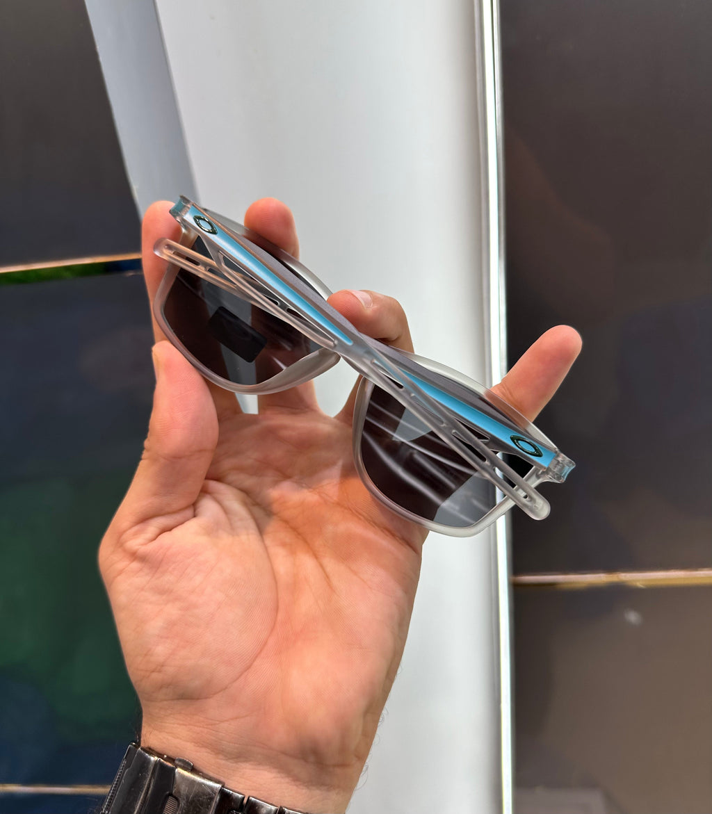 Oakle y Grey 3363 Ultimate Luxury Shade With Original Packaging