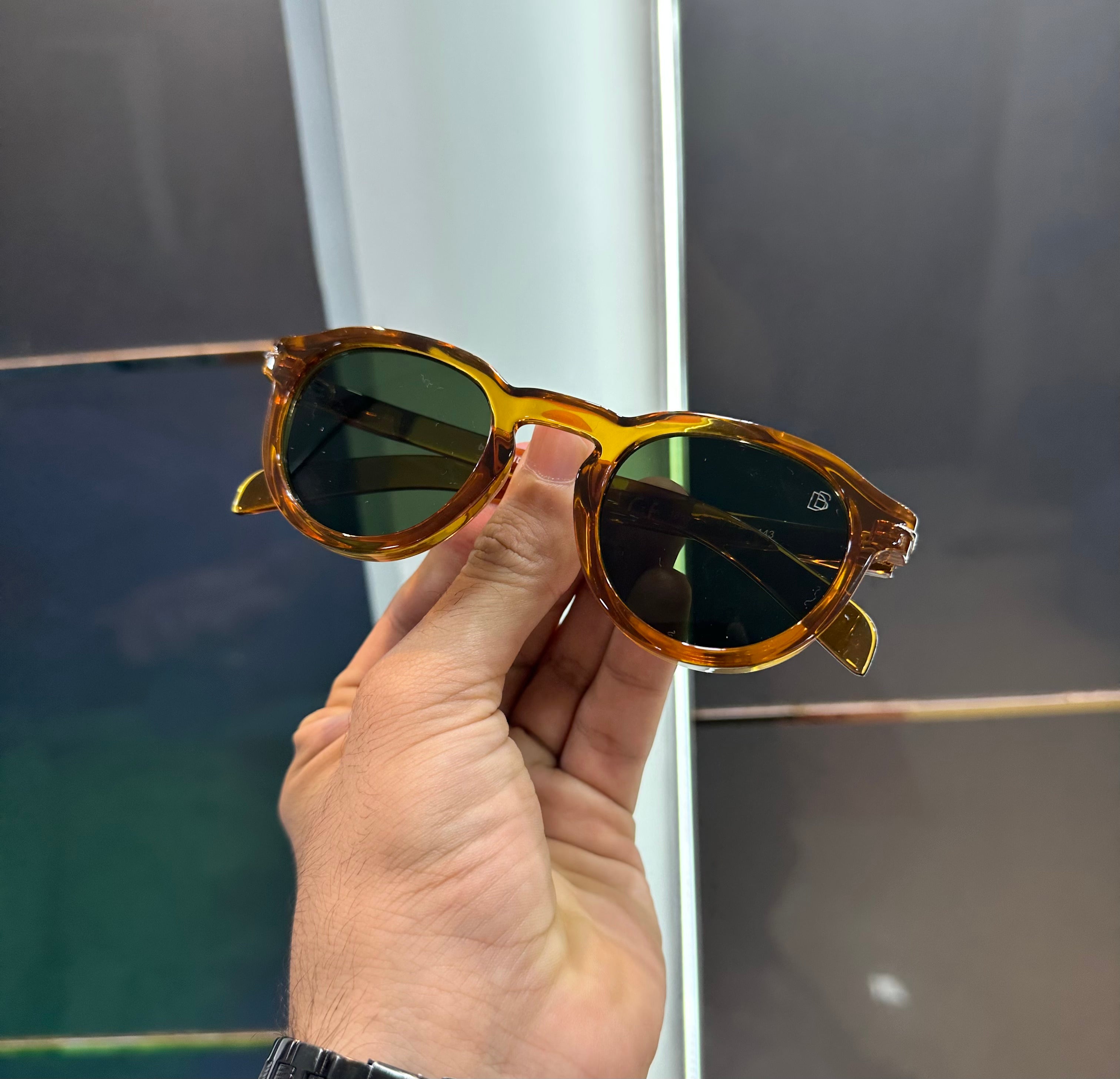 Davi d Beckha m 1886 Ultimate Luxury Shade With Original Packaging