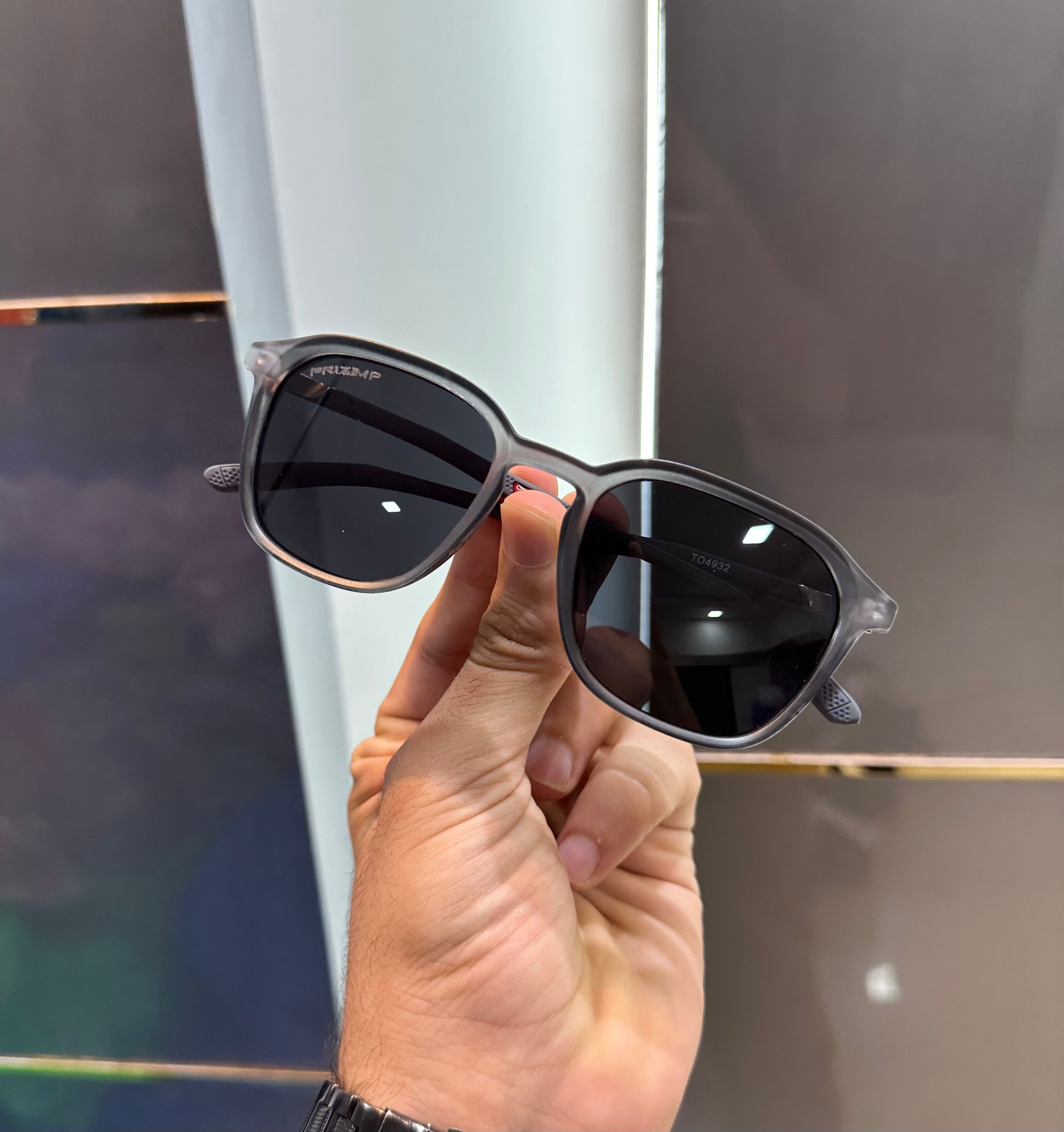 Oakle y 4932 Grey Ultimate Luxury Shade With Original Packaging