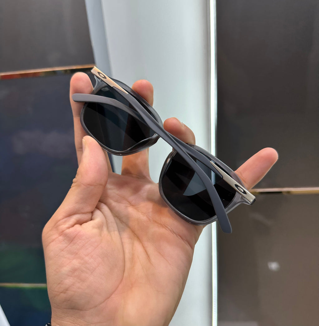 Oakle y 4932 Grey Ultimate Luxury Shade With Original Packaging