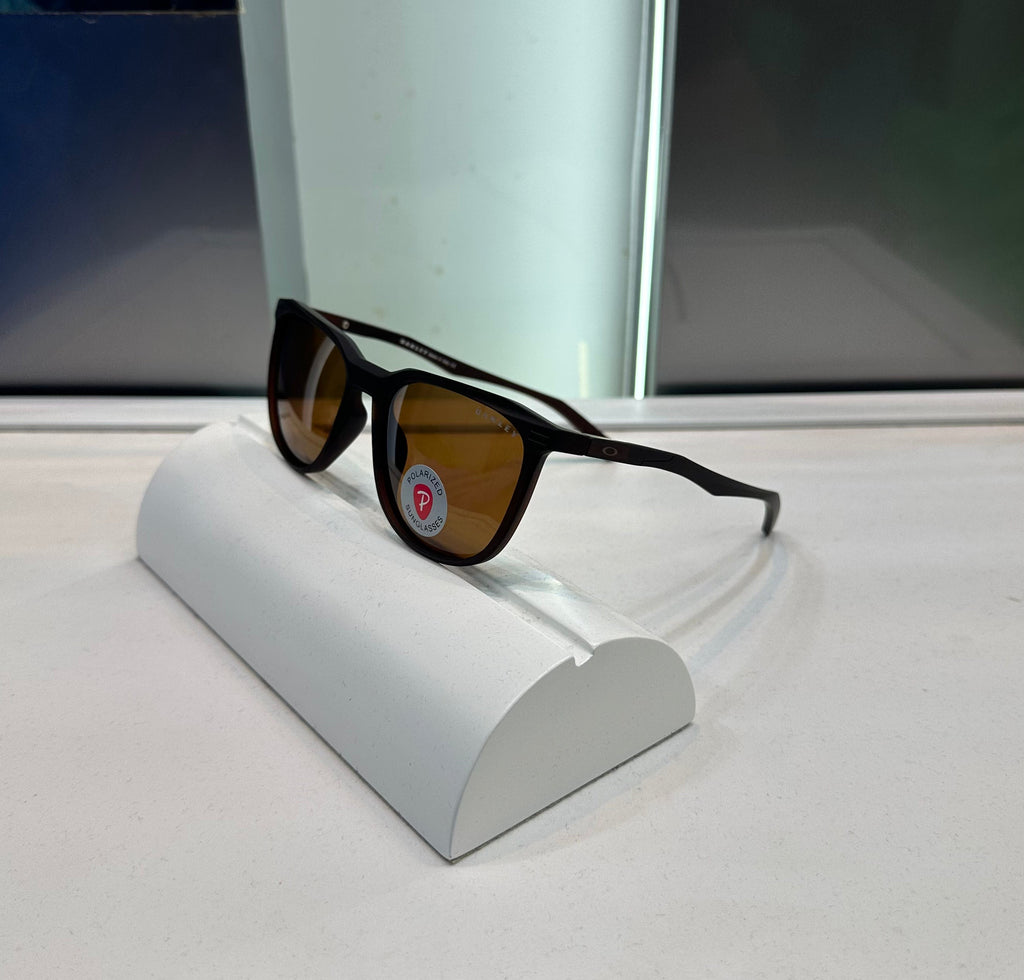 Oakle y Brown Ultimate Luxury Shade With Original Packaging