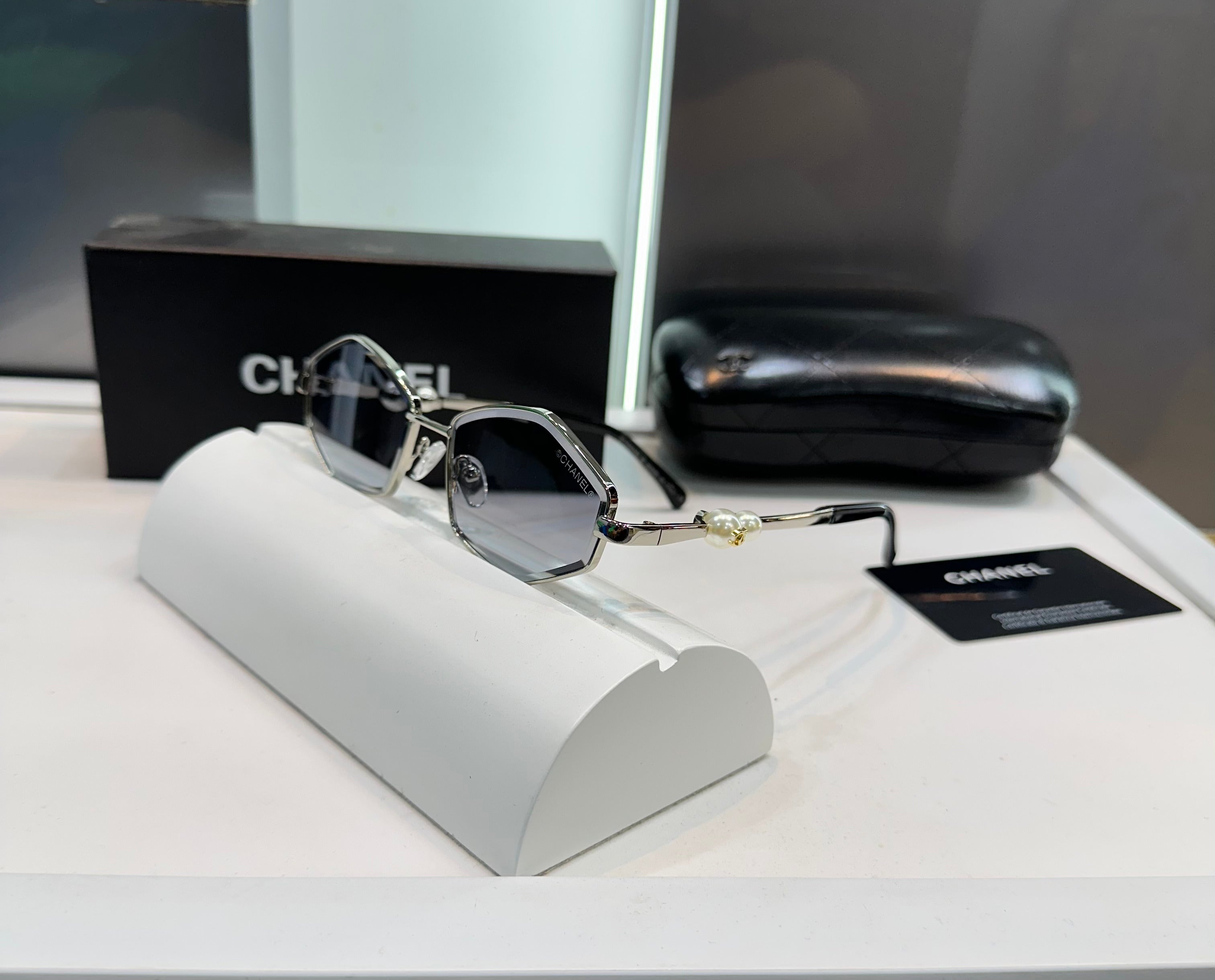 Channe l Pearls Ultimate Luxury Shade With Original Packaging