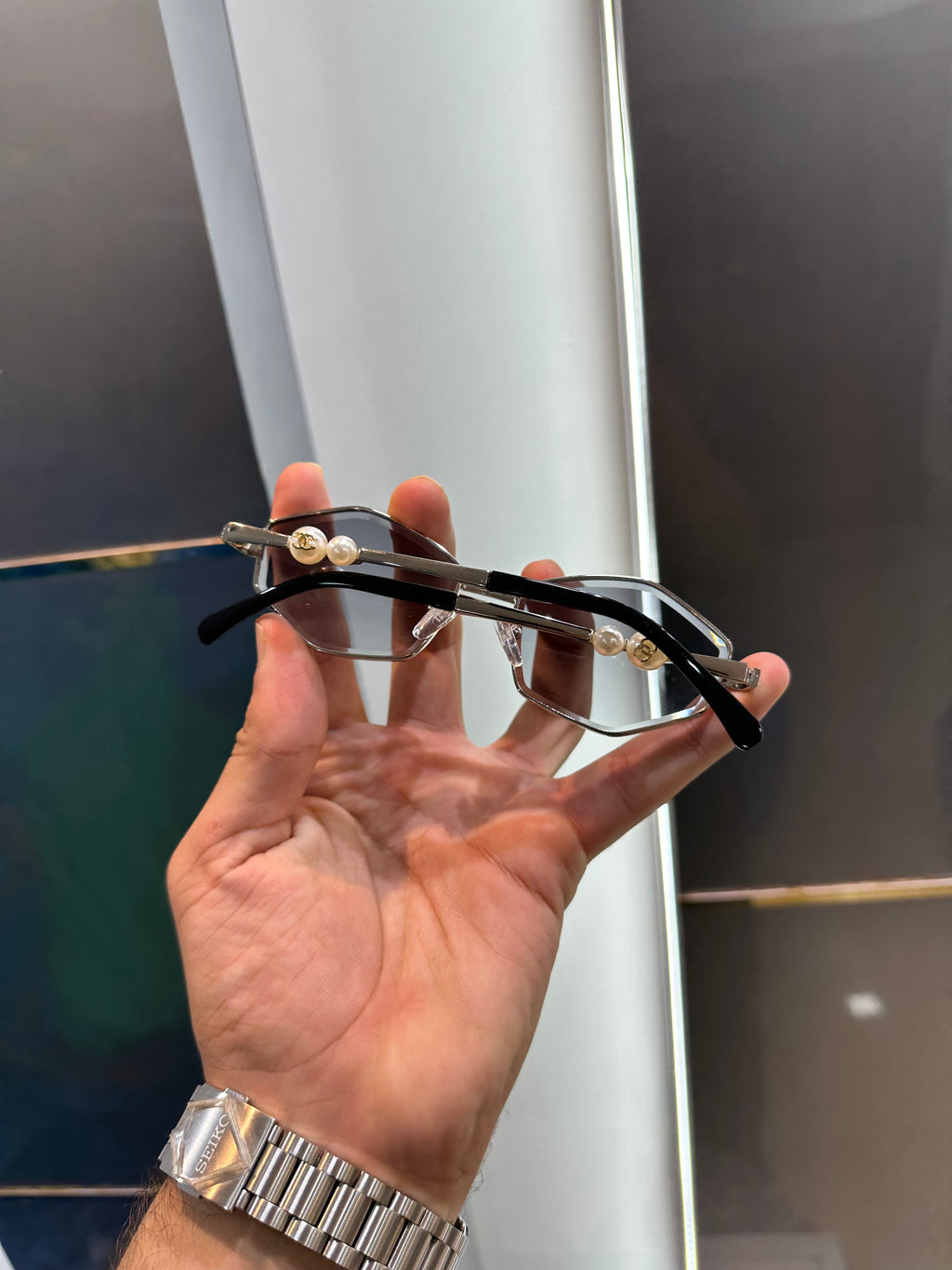 Chann e l Pearls Ultimate Luxury Shade With Original Packaging