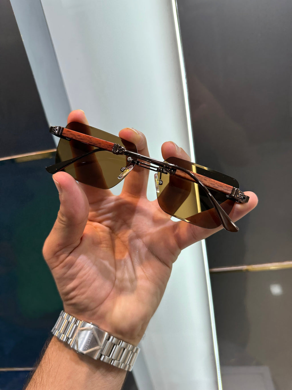 Cartie r Brown 048 Ultimate Luxury Shade With Original Packaging