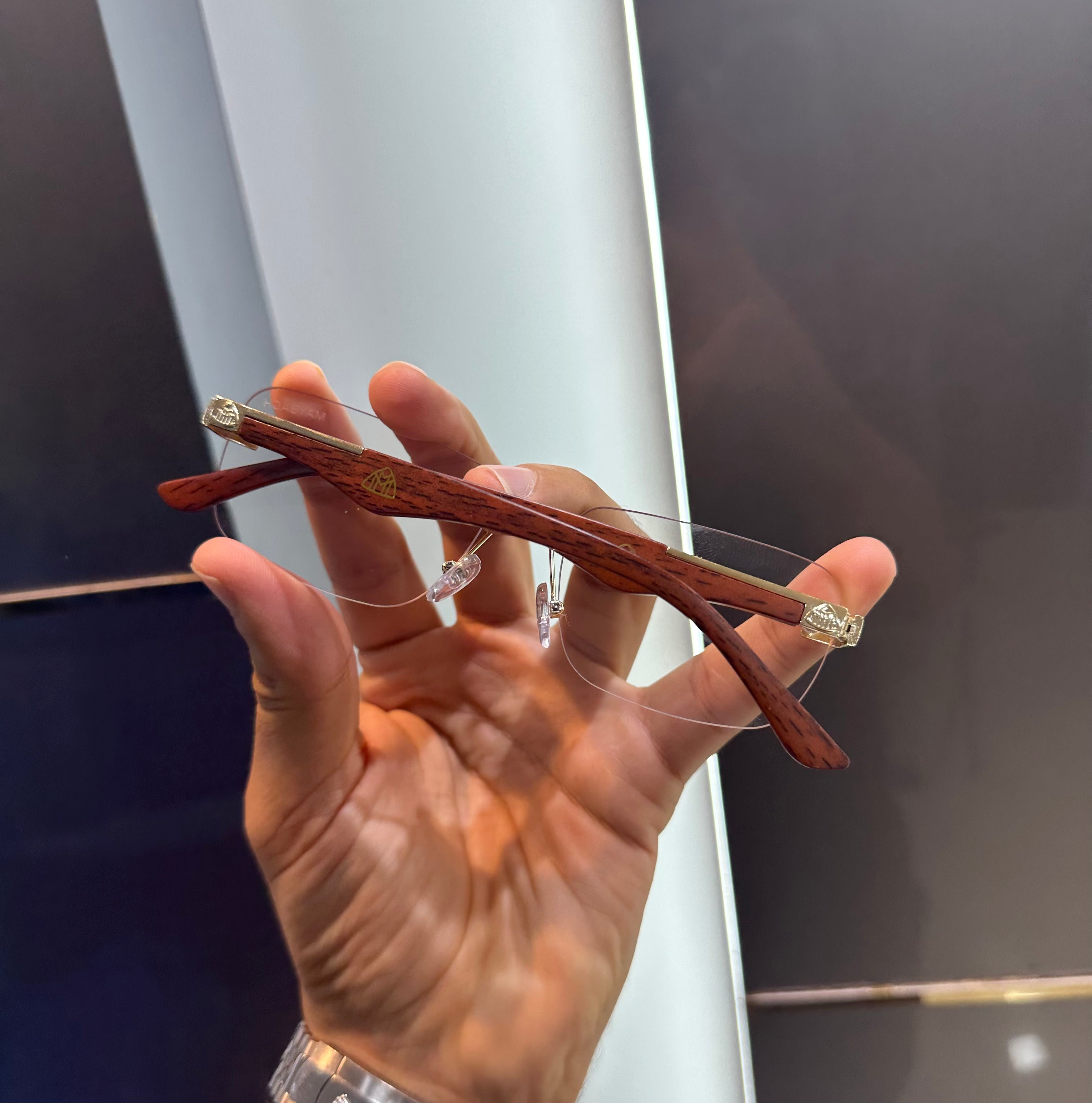 Maybach Ultimate Luxury Shade With Original Packaging