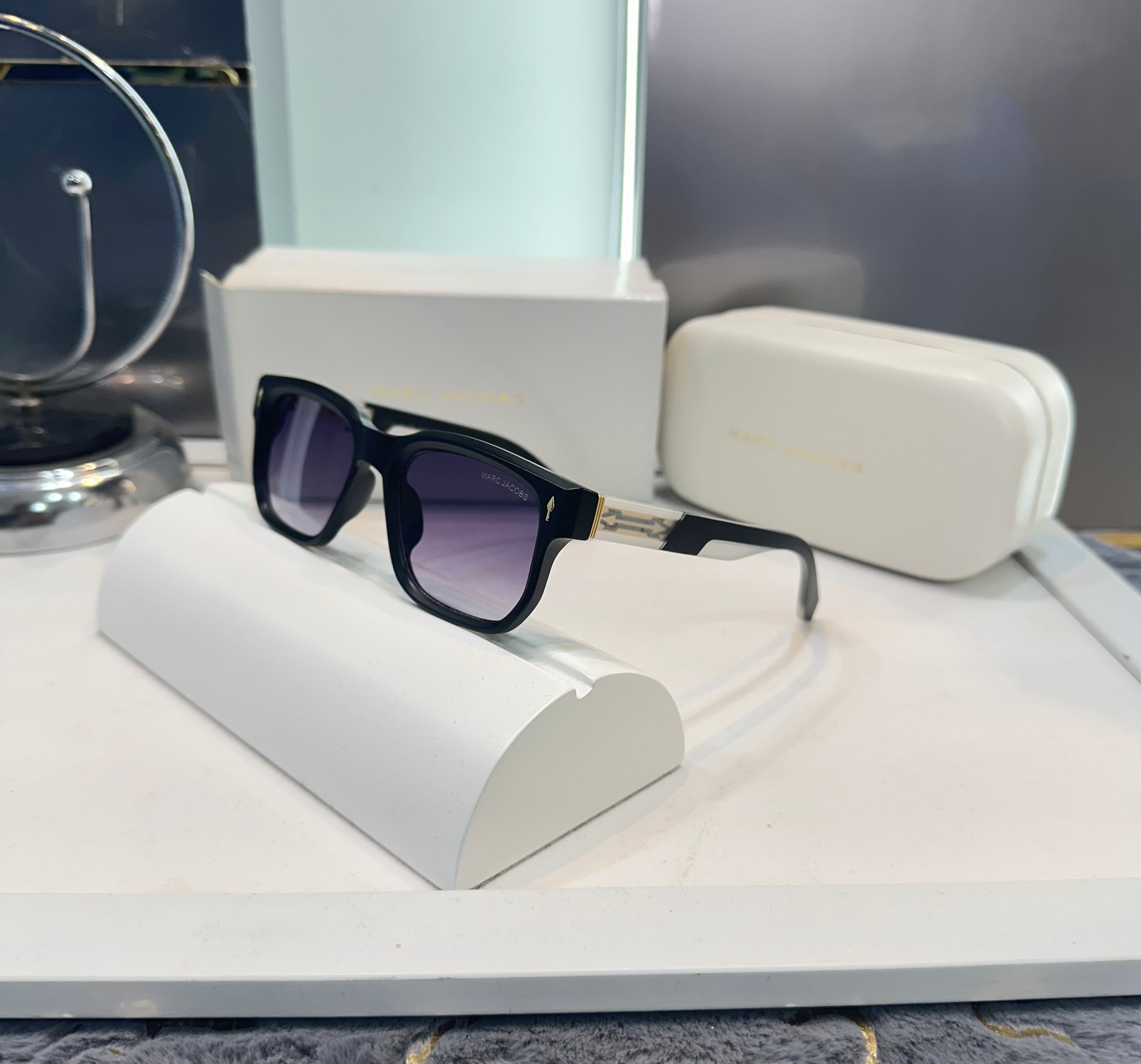 Marc Jacobs Ultimate Luxury Shade With Original Packaging