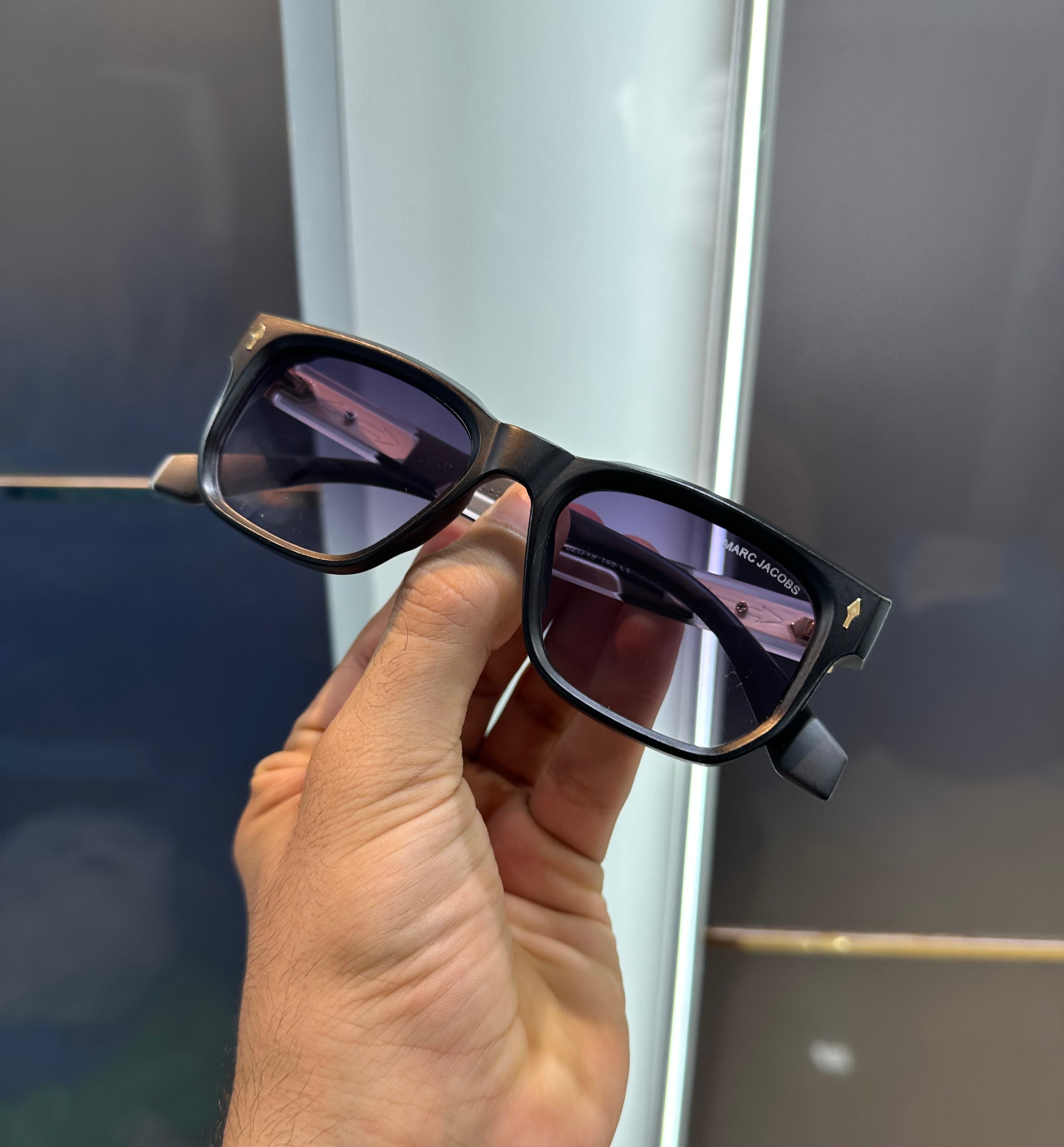 Marc Jacobs Ultimate Luxury Shade With Original Packaging