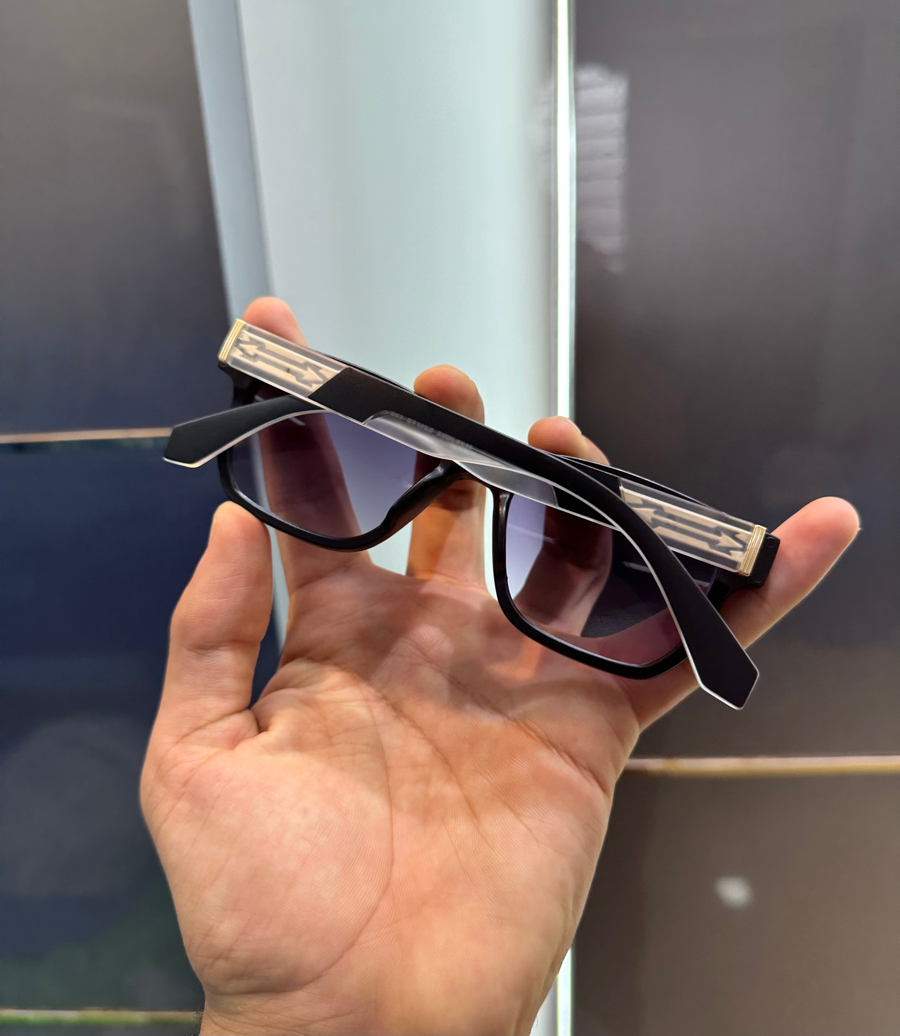 Marc Jacobs Ultimate Luxury Shade With Original Packaging